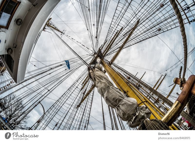 Takelage Technik & Technologie Schifffahrt Segelboot Segelschiff Seil An Bord blau weiß Mast Himmel Wolken Farbfoto Außenaufnahme Menschenleer Tag