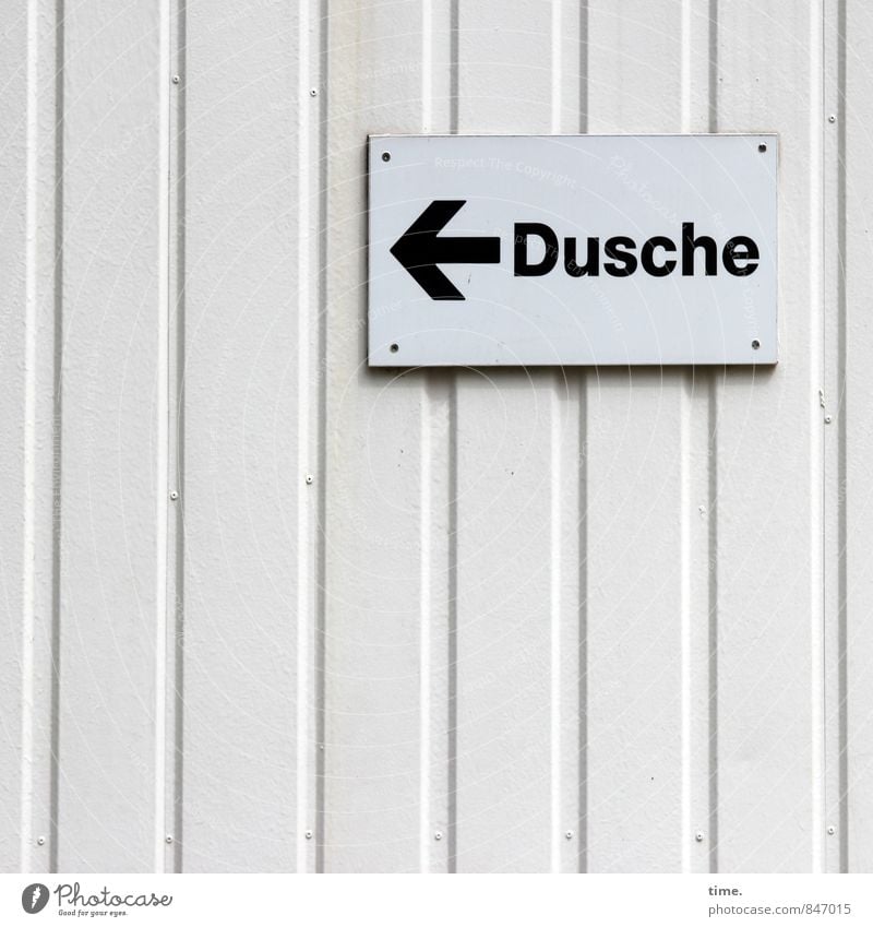 Zur | Feuchtigkeit | einmal ums Eck Dusche (Installation) Wellblechwand Haus Mauer Wand Metall Zeichen Schriftzeichen Schilder & Markierungen Hinweisschild