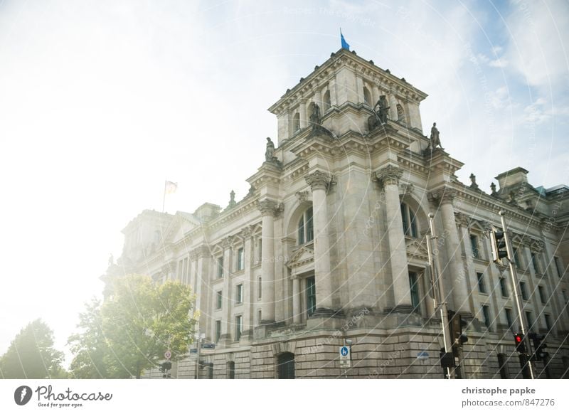 Ballast der Republik Tourismus Sightseeing Städtereise Sommer Sonne Politik & Staat Berlin Deutschland Stadt Stadtzentrum Bauwerk Gebäude Architektur Fassade