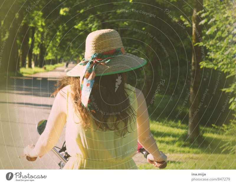 Fahrradfahrt Fahrradfahren Mensch feminin 1 13-18 Jahre Kind Jugendliche 18-30 Jahre Erwachsene Umwelt Natur Landschaft Sommer Schönes Wetter Garten Park Wald