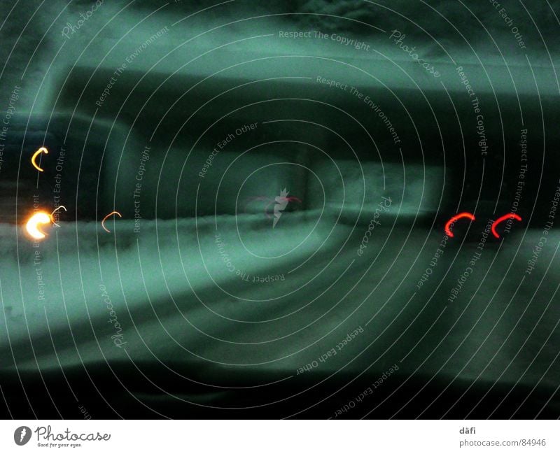 Brille gefällig? Straße Autobahn Glätte kalt dunkel PKW Winter Autofahrer Asphalt Fernstraße Schnellstraße Straßenverkehr Eis Kiste frisch Verkehr Schnee