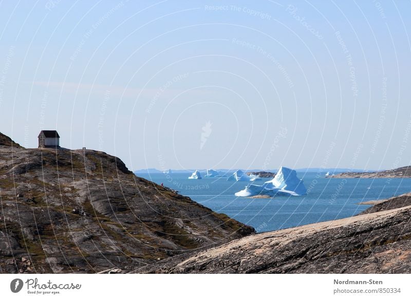 Qasigiannguit(1) Landschaft Klimawandel Eis Frost Felsen Küste Eisberg Hütte Ferne Einsamkeit Ferien & Urlaub & Reisen Farbfoto Außenaufnahme Textfreiraum oben