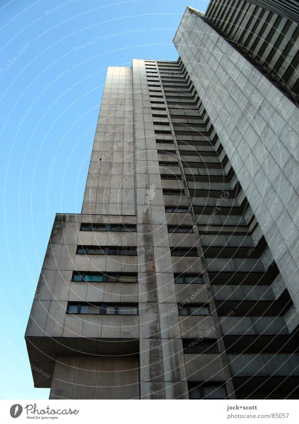 IDEAL 3 Stil Architektur Wolkenloser Himmel Gropiusstadt Wohnhochhaus Fassade außergewöhnlich modern trist grau Bauhaus anonym Sechziger Jahre Gedeckte Farben