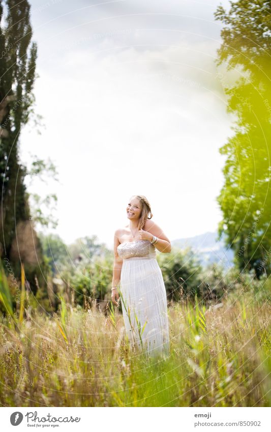 don't worry feminin Junge Frau Jugendliche 1 Mensch 18-30 Jahre Erwachsene Natur Landschaft Pflanze Sommer Schönes Wetter Fröhlichkeit Glück schön positiv