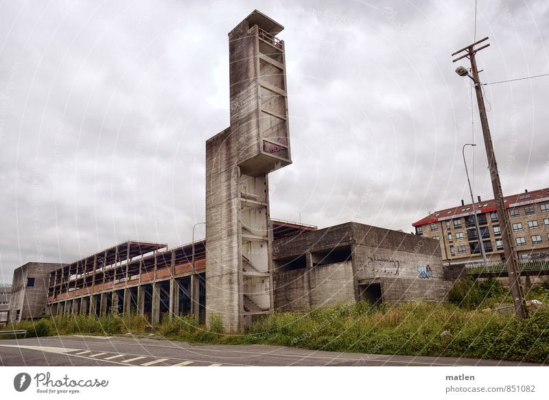 Geld alle Stadt Menschenleer Haus Hochhaus Mauer Wand Treppe Fenster Tür Straße Beton Stahl warten braun grau grün gehen Ruine Treppenhaus Wiese Immobilie