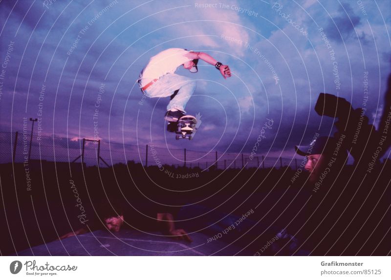 Purple Rain 04 Skateboard Skateboarding springen Luft Himmel blau-rot Himmelskörper & Weltall violett purpur hüpfen Extremsport Skaterboy Ollie purple