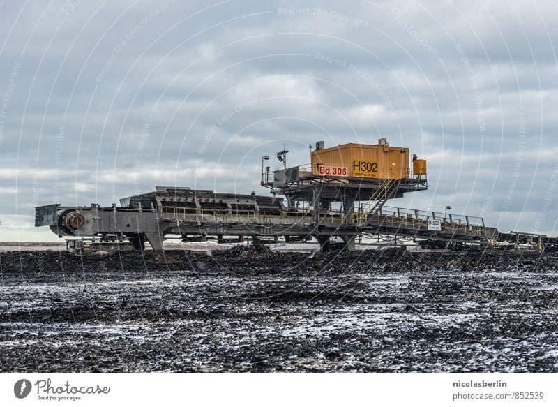 Kraft | Maschine gegen Natur Landwirtschaft Forstwirtschaft Industrie Energiewirtschaft Kohlekraftwerk Umwelt Landschaft Erde Wolken Winter Klimawandel