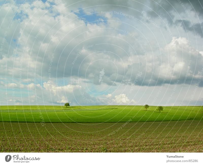 unter Wolken, über Erde Wolkenhimmel Bayern Feld Landwirtschaft Ackerbau Landschaft Natur Regen Himmel