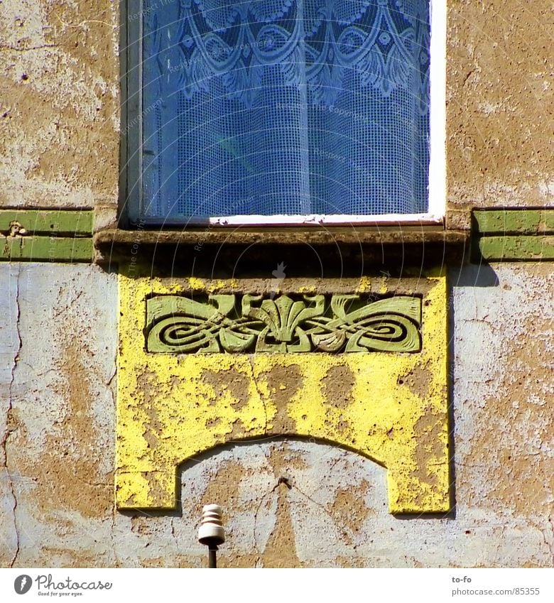 echt stilecht Fenster Fassade Ornament Gardine Haus Muster Jugendstil Frühjahrsputz Sanieren Detailaufnahme Art deco Architektur