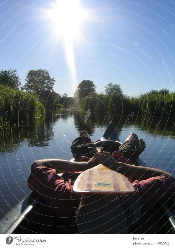 canoa tranquilo Gegenlicht Kanu Paddel Sommer Erholung Fluss Bach Wassersport Sonne Himmel Küste