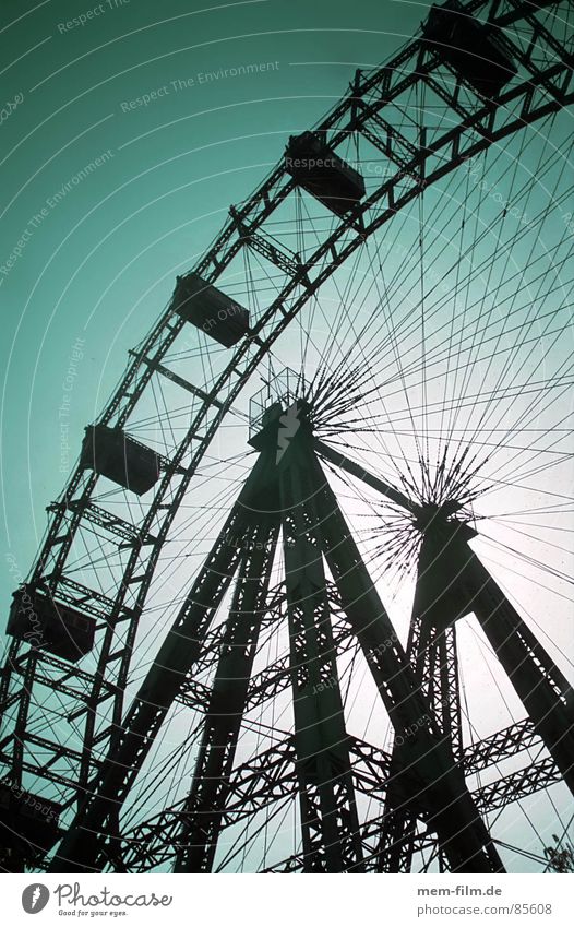 riesenrad Prater Riesenrad Wien rund Freizeit & Hobby Jahrmarkt kultig Freude Vergnügungspark Spielen der dritte mann orson wells karussel Himmel Schönes Wetter