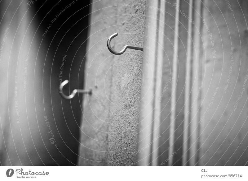 haken Mauer Wand Haken Ordnungsliebe aufhängen befestigen praktisch 2 Schwarzweißfoto Außenaufnahme Nahaufnahme Menschenleer Tag Schwache Tiefenschärfe