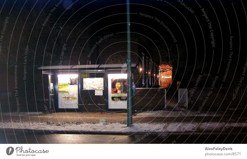 Busstop stoppen Nacht Verkehr Station Abend