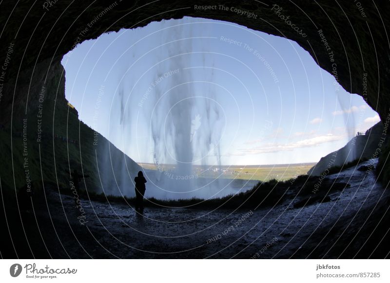 ISLAND / Seljalandsfoss Þórsmerkurvegur Umwelt Natur Landschaft Pflanze Urelemente Wasser Sommer Felsen Berge u. Gebirge Wasserfall Kraft Macht schön Fernweh