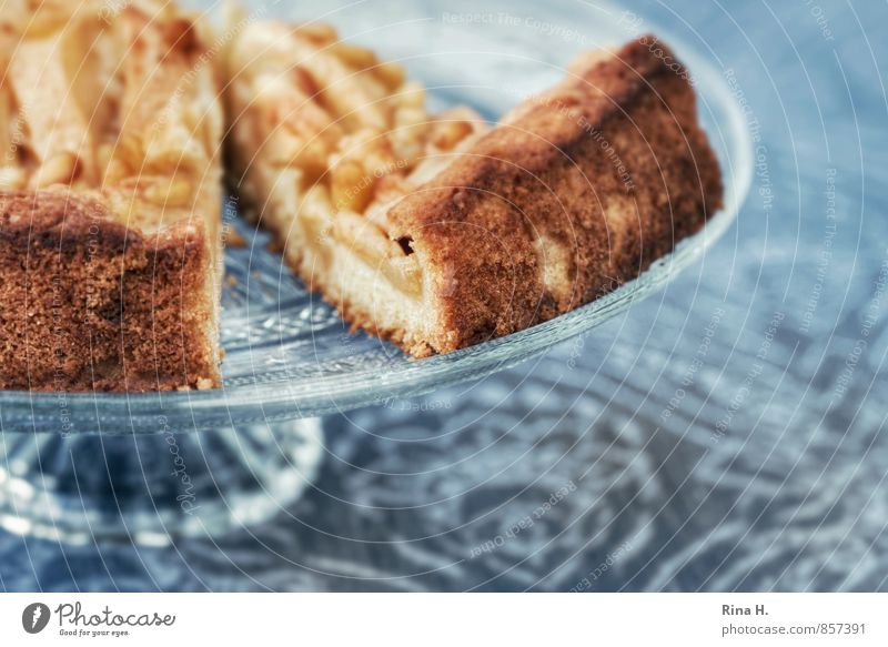 Apfelkuchen Teigwaren Backwaren lecker süß Tischwäsche Tortenplatte Kuchen Farbfoto Außenaufnahme Menschenleer Textfreiraum rechts Textfreiraum unten