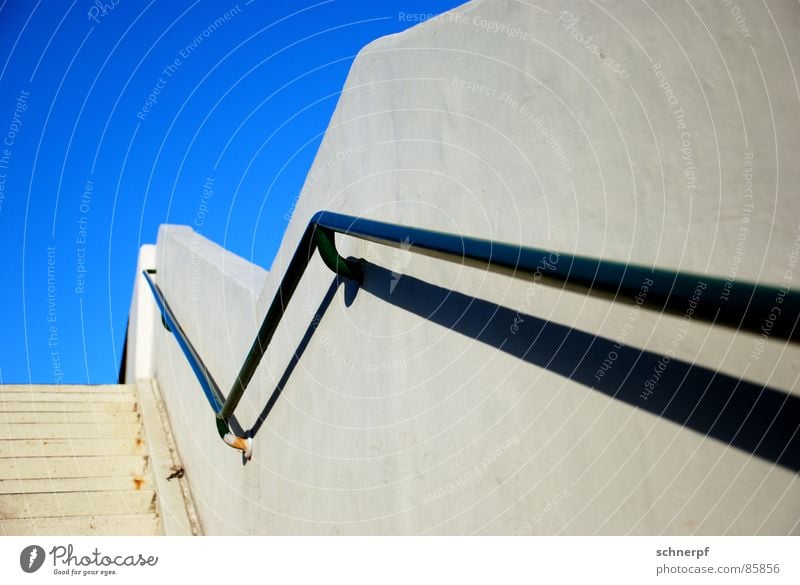 Geländer aufsteigen Brücke Himmel Detailaufnahme Treppe Farbe Verschiedenheit Leiter Röhren