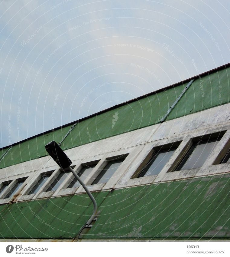 PHOTOCASE (c) REDAKTIONSGEBÄUDE Neustadt vergangen Dresden Fabrik Fenster Richtung Verfall grün Farbenspiel Gewerbe Lampe Licht Arbeit & Erwerbstätigkeit