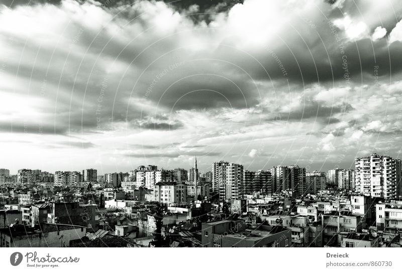 oben Himmel Wolken Gewitterwolken Adana Türkei Asien Stadt Hauptstadt Stadtzentrum bevölkert überbevölkert Haus Hochhaus Turm Bauwerk Gebäude Mauer Wand Fassade