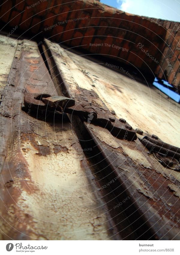 Tor Industrie Rost Burg oder Schloss Metall alt Tür