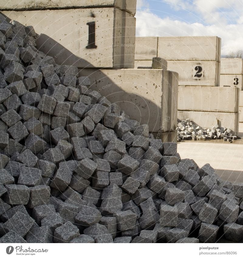 drei zwei eins... 2 3 Ziffern & Zahlen Haufen Rohstoffe & Kraftstoffe mehrere Quadrat Baustelle Sammlung Unikat Schattenseite Beton Sonnenlicht Stein Mineralien