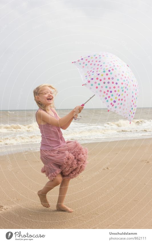 Sommerwind Lifestyle Freude Glück Spielen Kinderspiel Ferien & Urlaub & Reisen Sommerurlaub Strand Meer Mensch Mädchen Kindheit Leben 1 3-8 Jahre Wind Nordsee