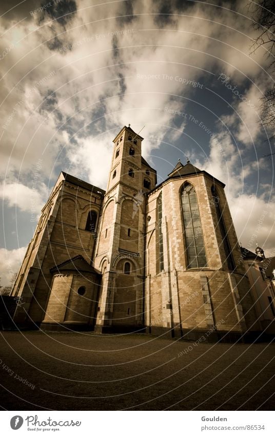 bebauter Gottesacker Festung Religion & Glaube Haus Vergangenheit Mauer Gotteshäuser Götter Nonne Himmel dunkel Wolken Meinung Nonnenkloster Backstein