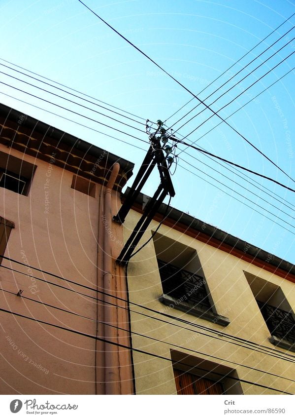 house with electric wires Himmel Kraft france lines sky window building