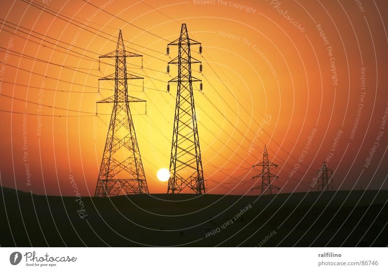 Sunset and Energy Hochspannungsleitung Sonnenuntergang Strommast Gefühle Elektrizität Leitung Energiewirtschaft Abend Industrie Abenddämmerung