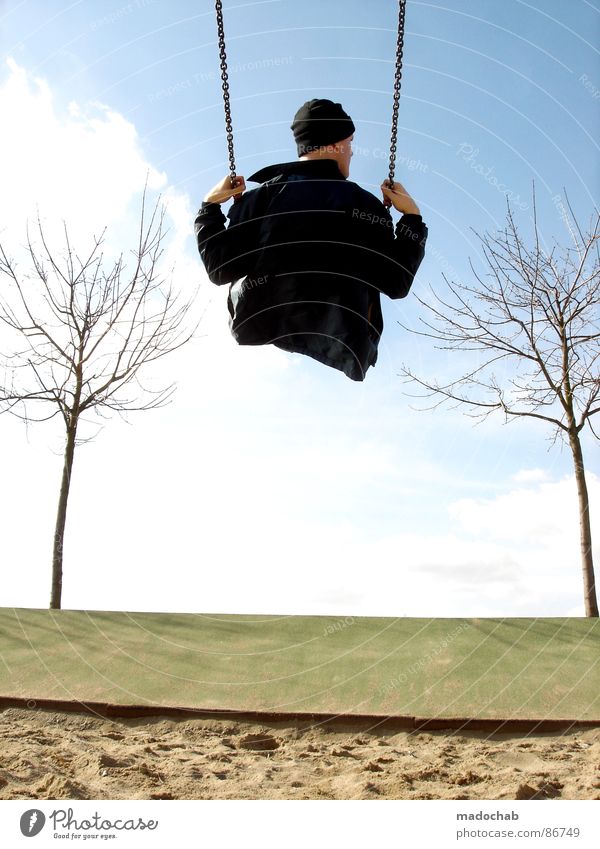 BRING MICH ZURÜCK Kinderspiel Arbeit & Erwerbstätigkeit Schaukel Sandkasten Einsamkeit geisterhaft verloren desolat wiegen Wolken taumeln Ödland Mensch maskulin