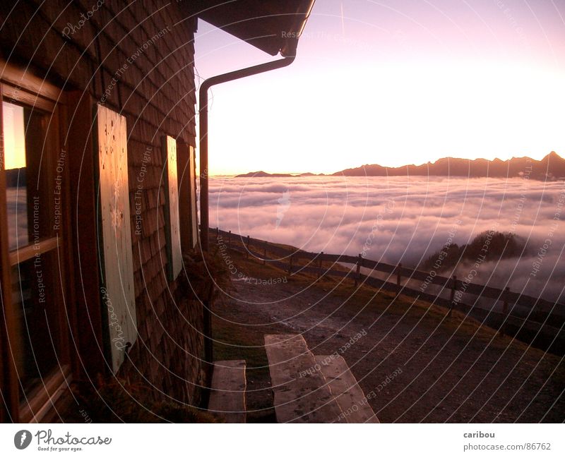 Über den Wolken Sonnenaufgang Sonnenstrahlen aufstehen Haus Fenster Horizont Morgen Dorf Berge u. Gebirge Guten Morgen! Himmel Morgendämmerung