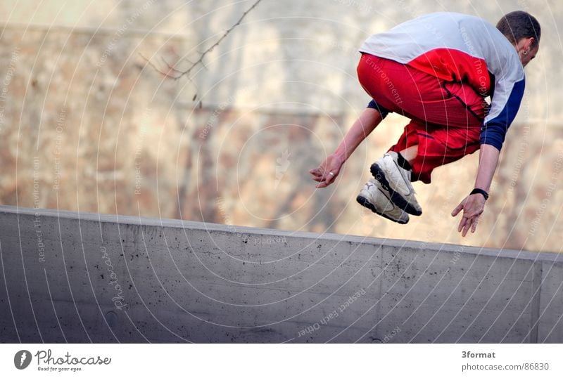 parkour Le Parkour Salto Akrobatik Hardcore extrem Freak Trick Jugendkultur Kultur Sport Extremsport Jugendliche Spielen bocksprung fliegen Bewegung Dynamik