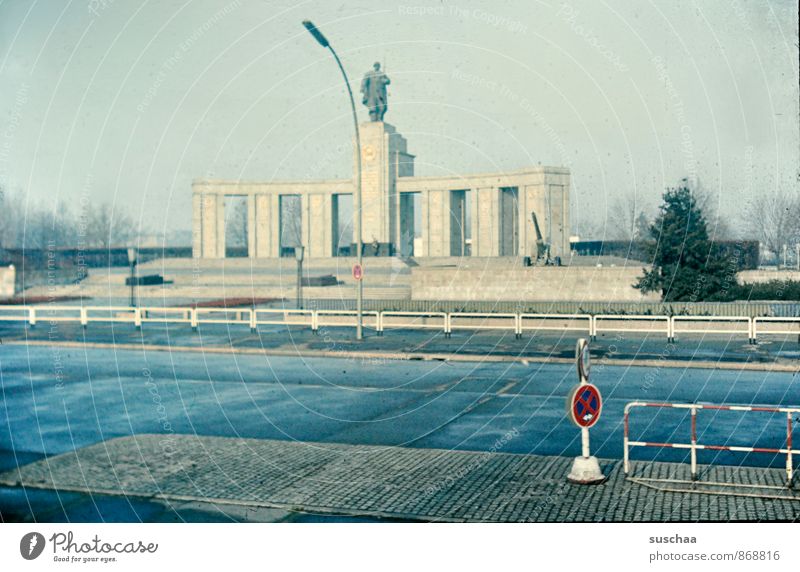 einst in deutschland .... Kultur Stadt Hauptstadt Menschenleer Bauwerk Architektur Sehenswürdigkeit Denkmal Beton alt Vergangenheit Vergänglichkeit historisch