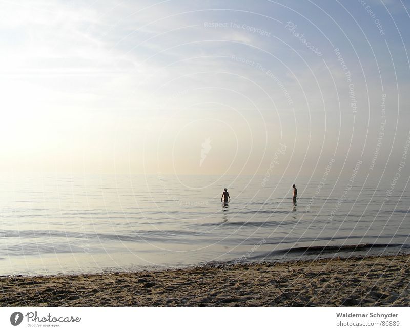 baden baden See 2 Meer Wellen Sommer Schwimmen & Baden Ostsee Wasser Mensch wasser... wasser liebend warme jahreszeit Rückansicht Außenaufnahme