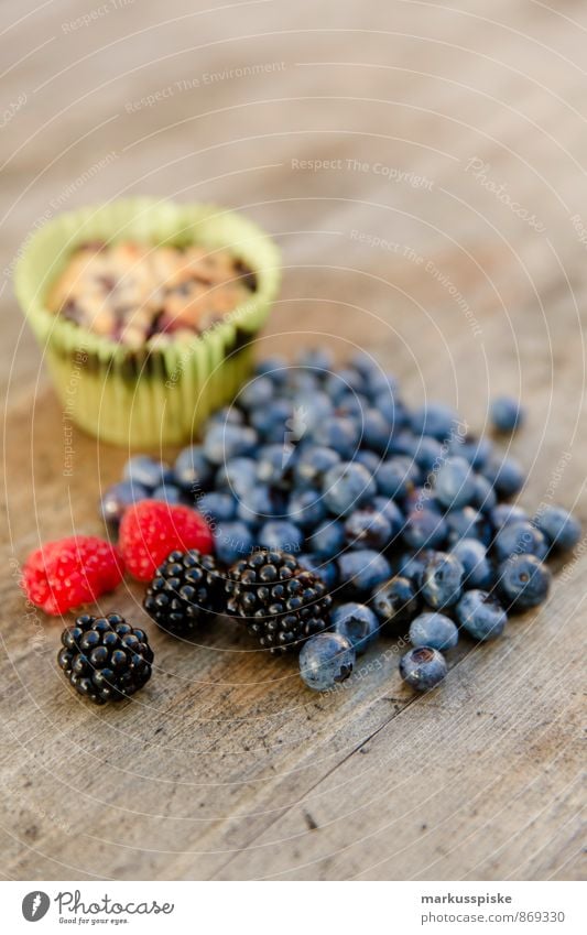 Heidelbeer Muffin Lebensmittel Frucht Getreide Teigwaren Backwaren Dessert Süßwaren Blaubeeren Brombeeren Himbeeren Ernährung Essen Lifestyle Übergewicht