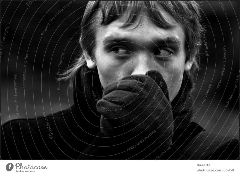 " Riga Vertrauen bw autumn man face emotions gloves eyes cold Außenaufnahme