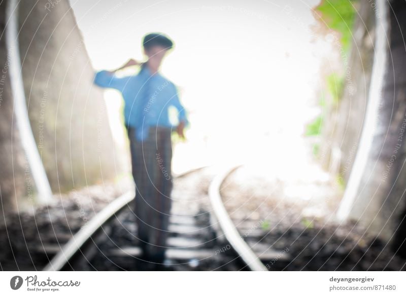 Kind geht auf der Eisenbahnstrecke spazieren schön Ferien & Urlaub & Reisen Ausflug Mensch Junge Frau Erwachsene Verkehr Straße Wege & Pfade U-Bahn Tube Linie