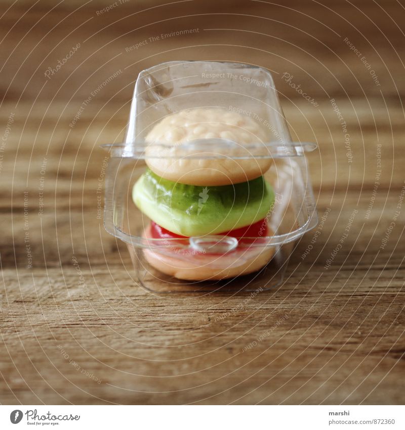 MiniSnack Lebensmittel Salat Salatbeilage Süßwaren Ernährung Essen Mittagessen Fastfood Gefühle Stimmung Hamburger klein Verpackung Holzbrett Mahlzeit