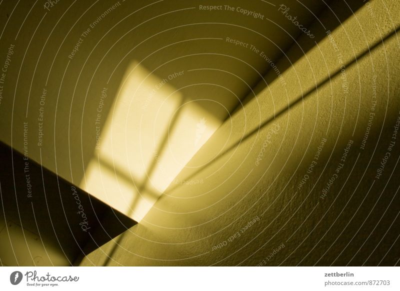 Schatten Häusliches Leben Wohnung Haus Raum Nachtleben Stadt Stadtzentrum Bauwerk Gebäude Architektur Mauer Wand Treppe Fassade Fenster alt dunkel braun gelb