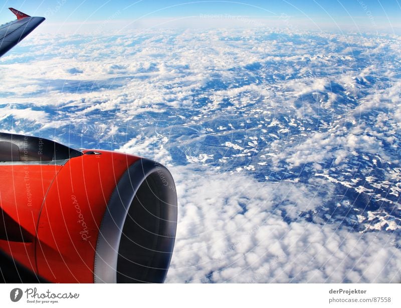 ORANGE-BLAU-WEISS Bla Flugzeug Tragfläche Passagierflugzeug Bergkamm Eischnee orange weiß Fluggerät Bergkette Düsenflugzeug Globus Luftverkehr Erdfall Himmel