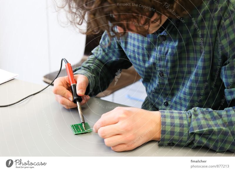 Soldering boy Wissenschaften Schüler Labor Hardware Lötkolben Werkzeug Technik & Technologie Industrie Löten Platine Elektrisches Gerät Mensch maskulin