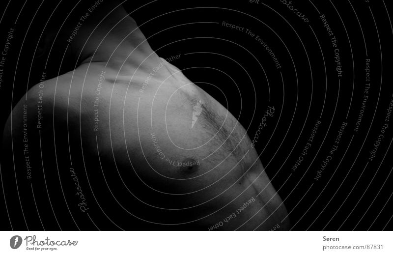 Body Language Brustbehaarung maskulin Brustwarze Sehnsucht Erotik Wunsch Intuition Gefühle Begierde Liebesleben verführerisch Akt Leidenschaft Low Key