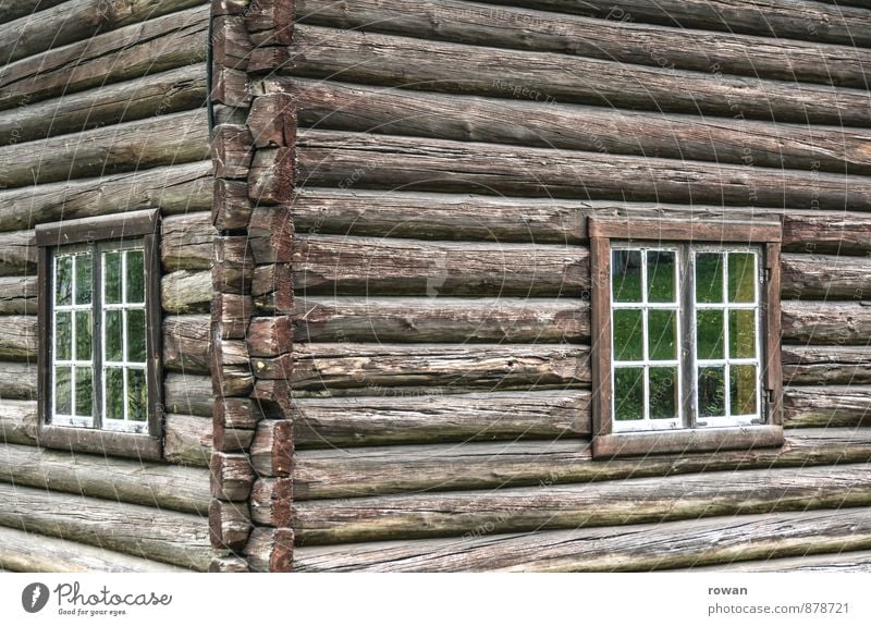 blockhütte Haus Einfamilienhaus Hütte Bauwerk Gebäude Architektur Fenster alt Holzhaus Holzwand Holzbauweise Ecke Tradition historisch Farbfoto Außenaufnahme