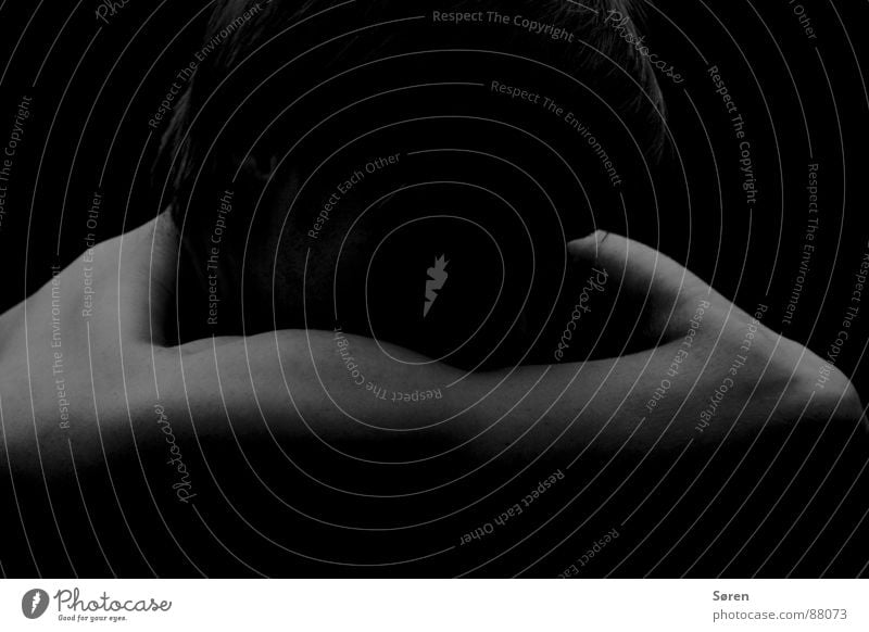 Body Language Brustbehaarung maskulin Brustwarze Sehnsucht Wunsch Sexualität Intuition Gefühle Begierde Liebesleben verführerisch Schulter Oberarm Akt