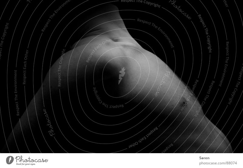 Body Language Brustbehaarung maskulin Brustwarze Sehnsucht Wunsch Sexualität Intuition Gefühle Begierde Liebesleben verführerisch Akt Leidenschaft Low Key