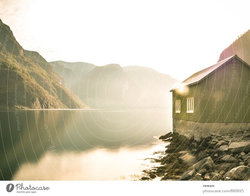 bootshaus Ferien & Urlaub & Reisen Abenteuer Ferne Wohnung Haus Hügel Berge u. Gebirge Küste Bucht Fjord Meer Traumhaus Hütte Freundlichkeit schön Wärme ruhig