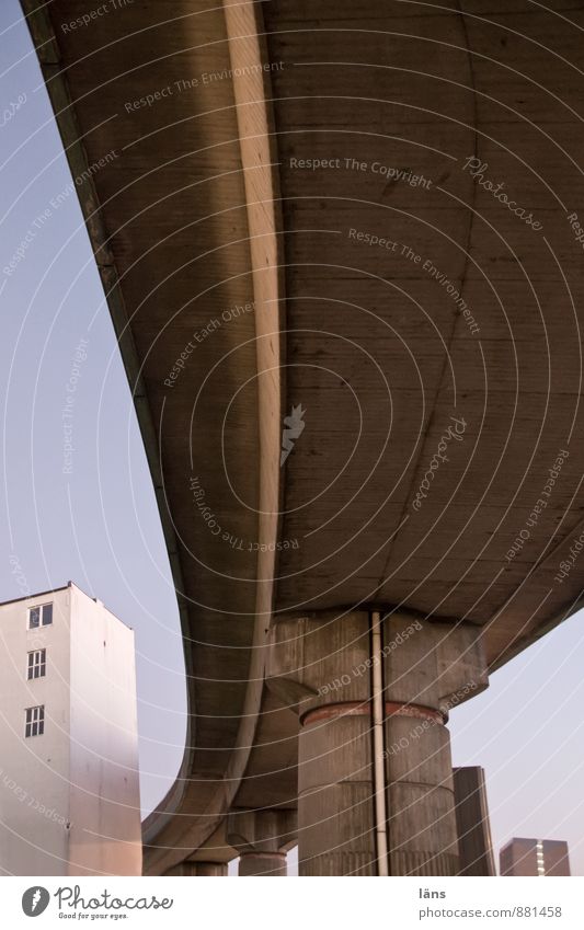 verkehrsgünstige Gelegenheit Haus Hamburg Stadt Stadtzentrum Hochhaus Brücke Gebäude Verkehr Verkehrswege Öffentlicher Personennahverkehr Bahnfahren