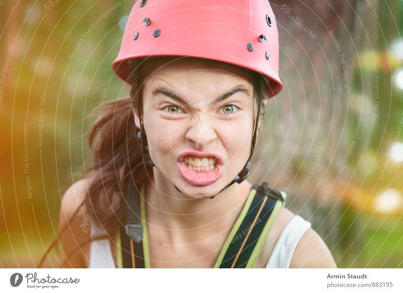 Wütende Bergsteigerin Lifestyle Freizeit & Hobby Sommerurlaub Sport Klettern Bergsteigen Helm Mensch feminin Frau Erwachsene Jugendliche Kopf 1 13-18 Jahre Kind