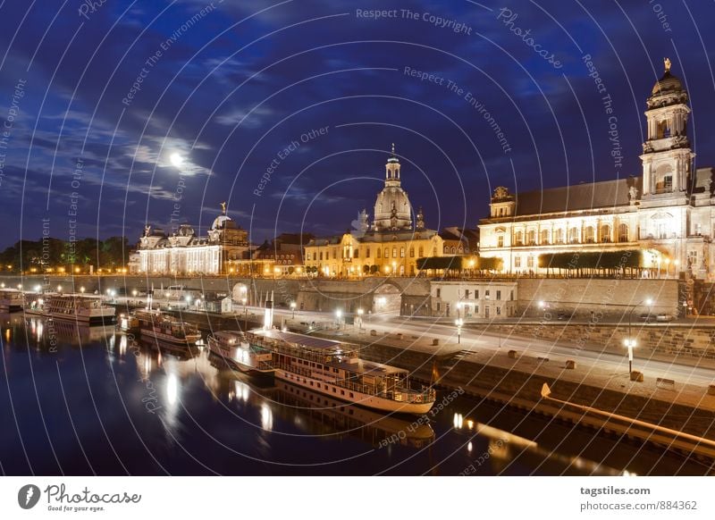 DRESDEN Dresden Nacht Elbe Raddampfer Dampfschiff Wasserfahrzeug Frauenkirche Hochschule für bildende Künste Brühlsche Terrasse Ferien & Urlaub & Reisen