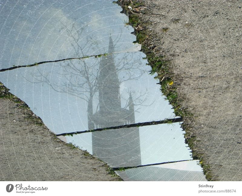 180° gespiegelt Baum Reflexion & Spiegelung Wolken Scherbe gebrochen kaputt Gotteshäuser Religion & Glaube Turm Sand Fliesen u. Kacheln Berlin beschädigt