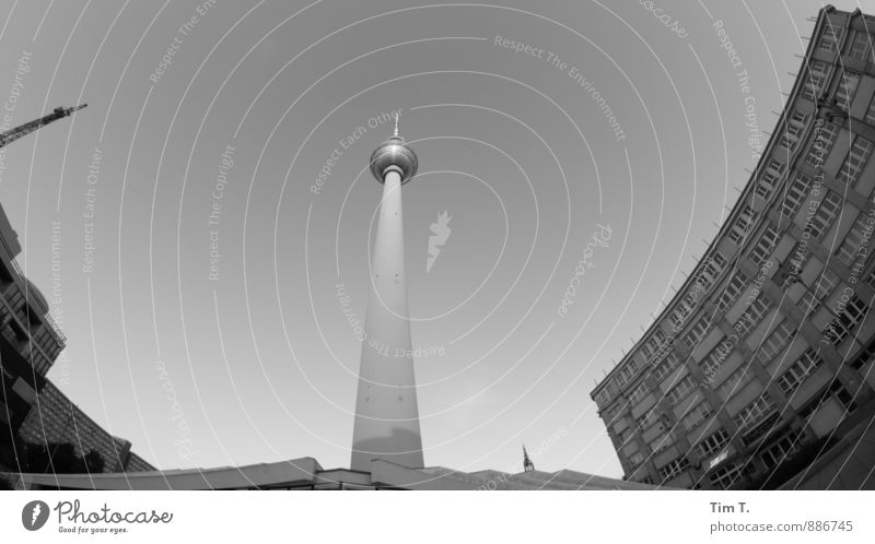 Berlin Alexanderplatz Deutschland Europa Stadt Hauptstadt Stadtzentrum Menschenleer Hochhaus Platz Turm Sehenswürdigkeit Fernsehturm Spitze Schwarzweißfoto